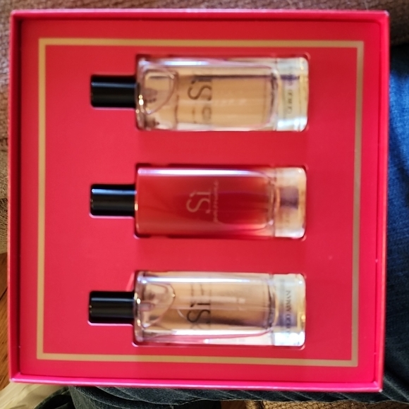 Giorgio Armani Other - Giorgio Armani Perfume set